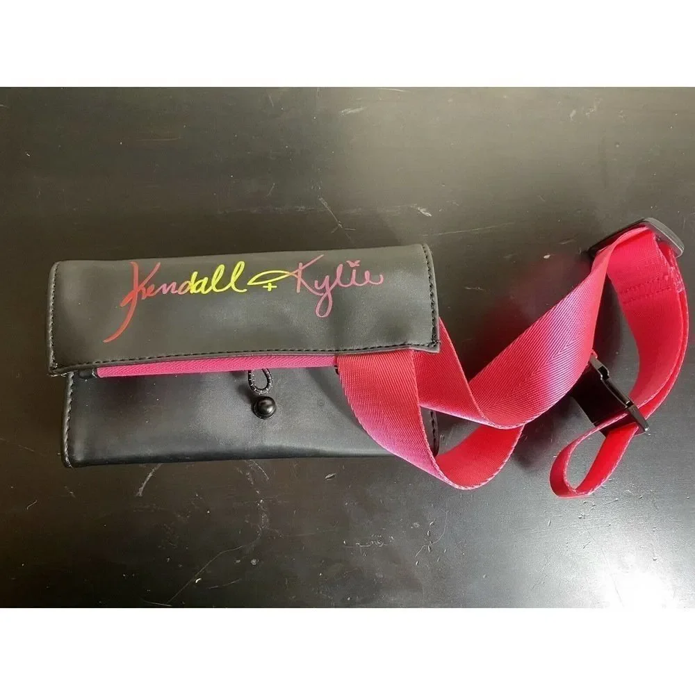 Kendal And Kylie Brush Holder Waist Belt Black And Pink H13